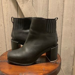 Sorel Margo Chelsea leather boot black size 9